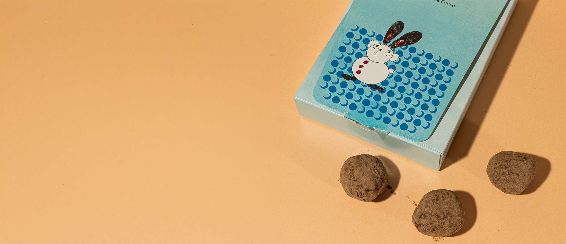 Hojicha-Chocolate-Flavored Baked Confection